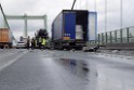 Schwerer LKW VU PKlemm A 4 Rich Olpe auf der Rodenkirchener Bruecke P115